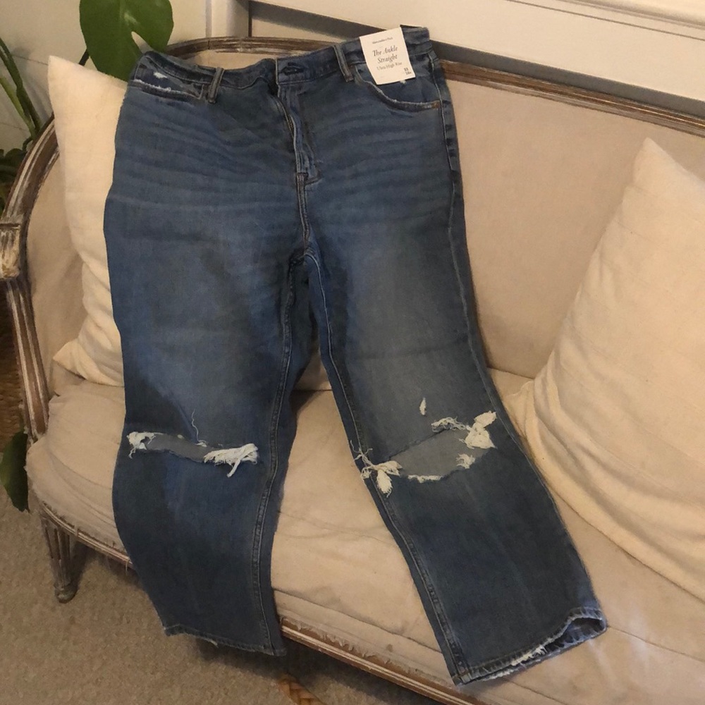Never worn Abercrombie Ultra Highrise  “The ankle straight”